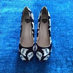 🎉 Host Pick 🎉 TUK Black & Off White Kitten Heels - 10